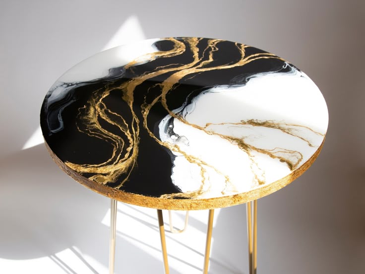 Epoxy Resin Table Smooth Glossy Finish—Perfect For Modern Interiors